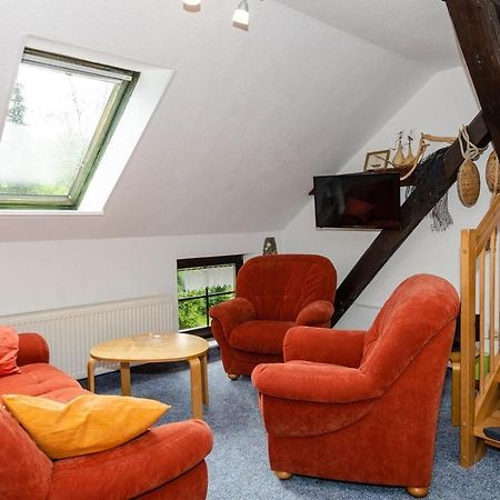 3-Raum-Fewo-Fuer-5-Personen-1-Aufbettung-Auf-Ruegen Appartement Schaprode Buitenkant foto