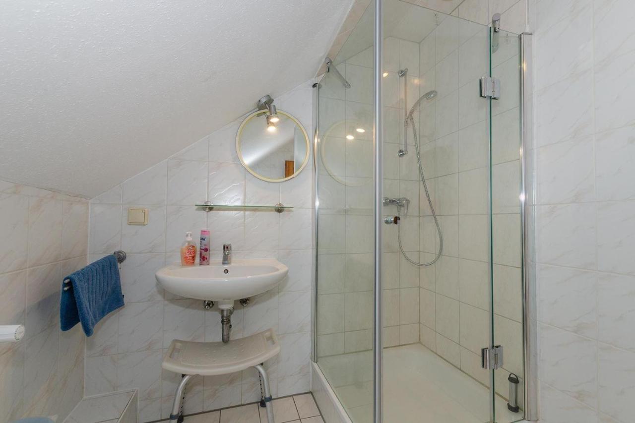 3-Raum-Fewo-Fuer-5-Personen-1-Aufbettung-Auf-Ruegen Appartement Schaprode Buitenkant foto