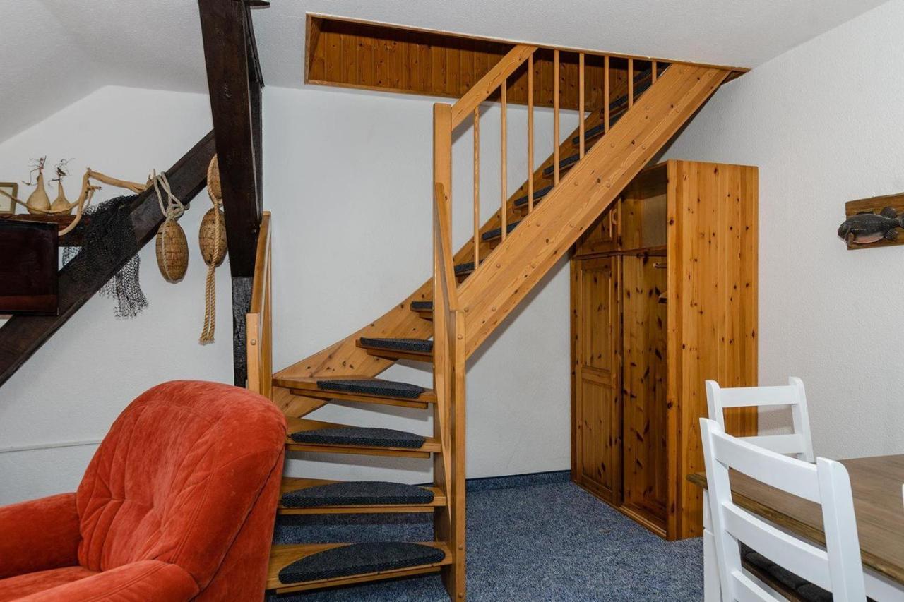 3-Raum-Fewo-Fuer-5-Personen-1-Aufbettung-Auf-Ruegen Appartement Schaprode Buitenkant foto