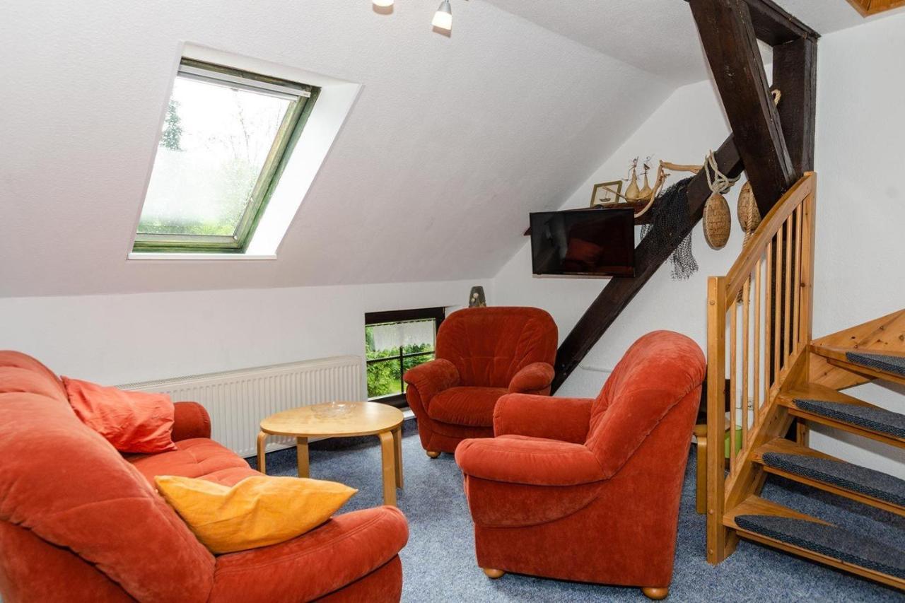 3-Raum-Fewo-Fuer-5-Personen-1-Aufbettung-Auf-Ruegen Appartement Schaprode Buitenkant foto